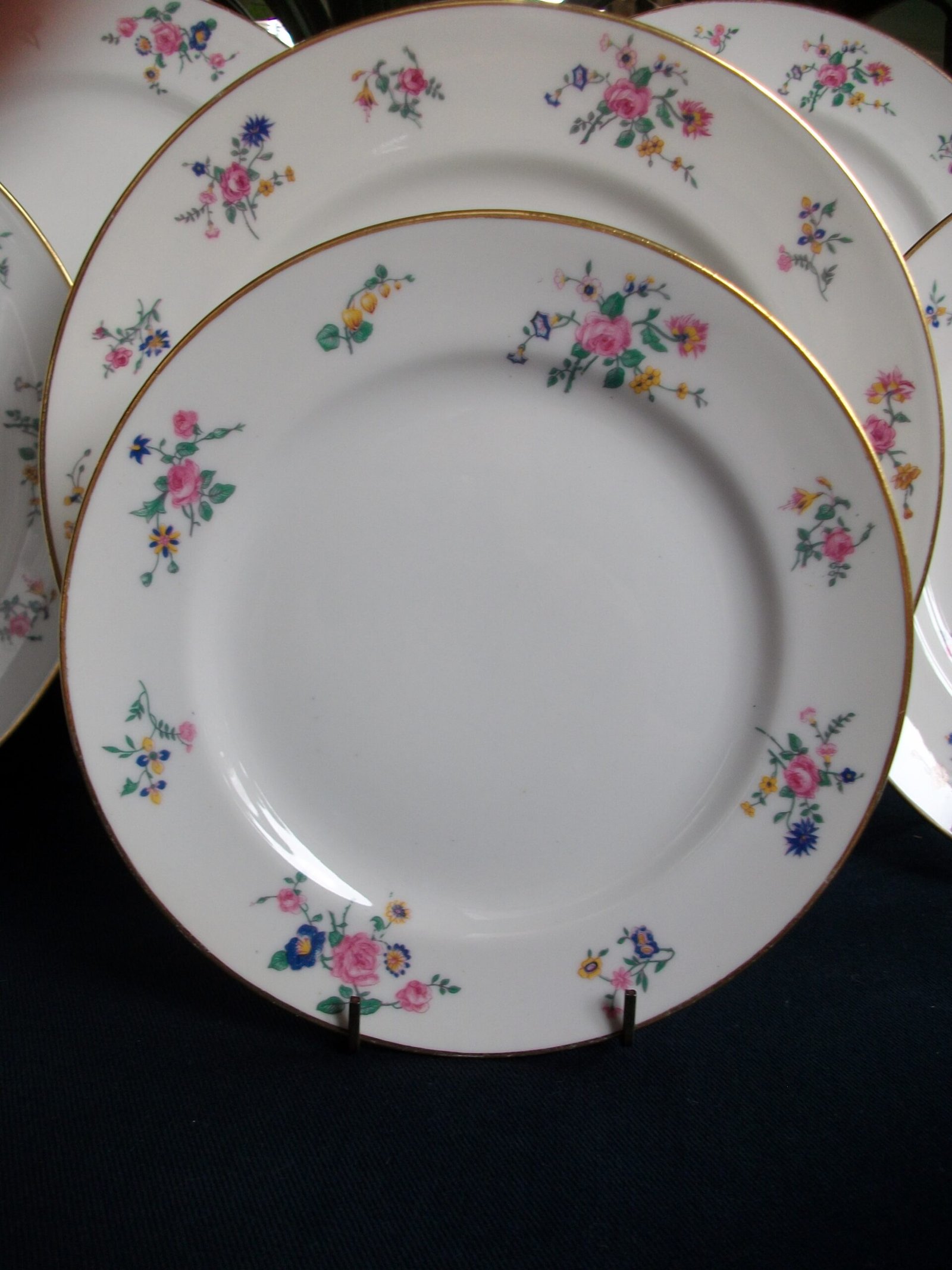 AHRENFELDT FLORAL SPRAY- SALAD PLATE