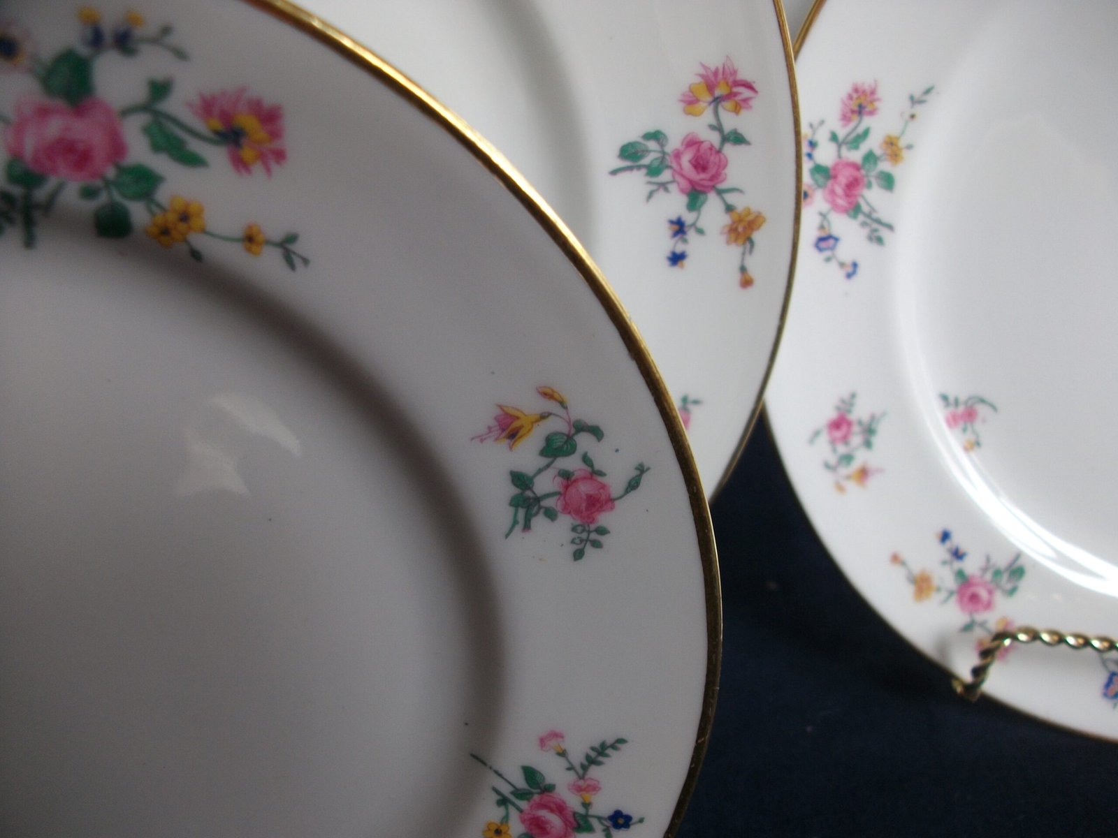 AHRENFELDT FLORAL SPRAY- SALAD PLATE