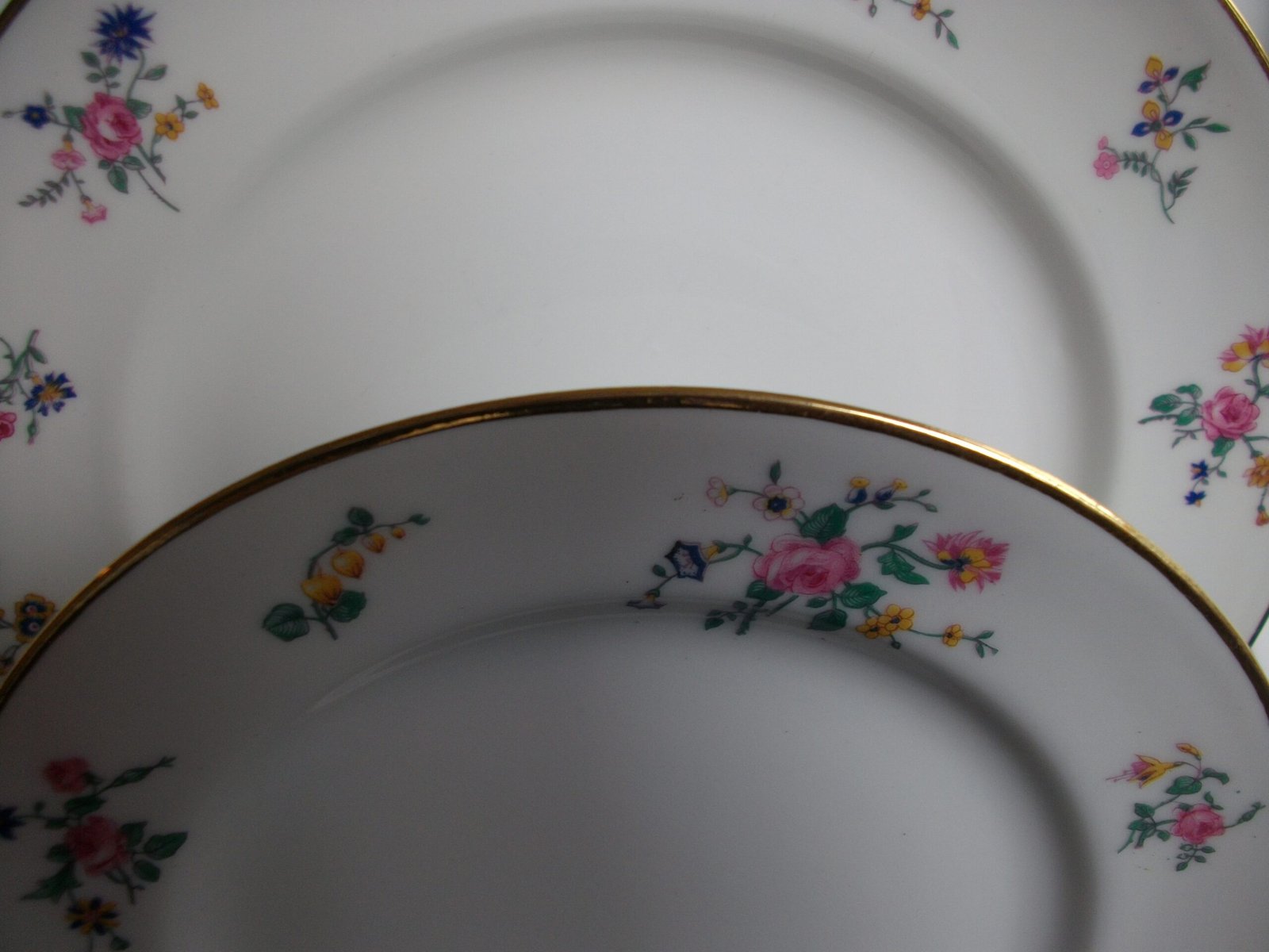 AHRENFELDT FLORAL SPRAY- SALAD PLATE