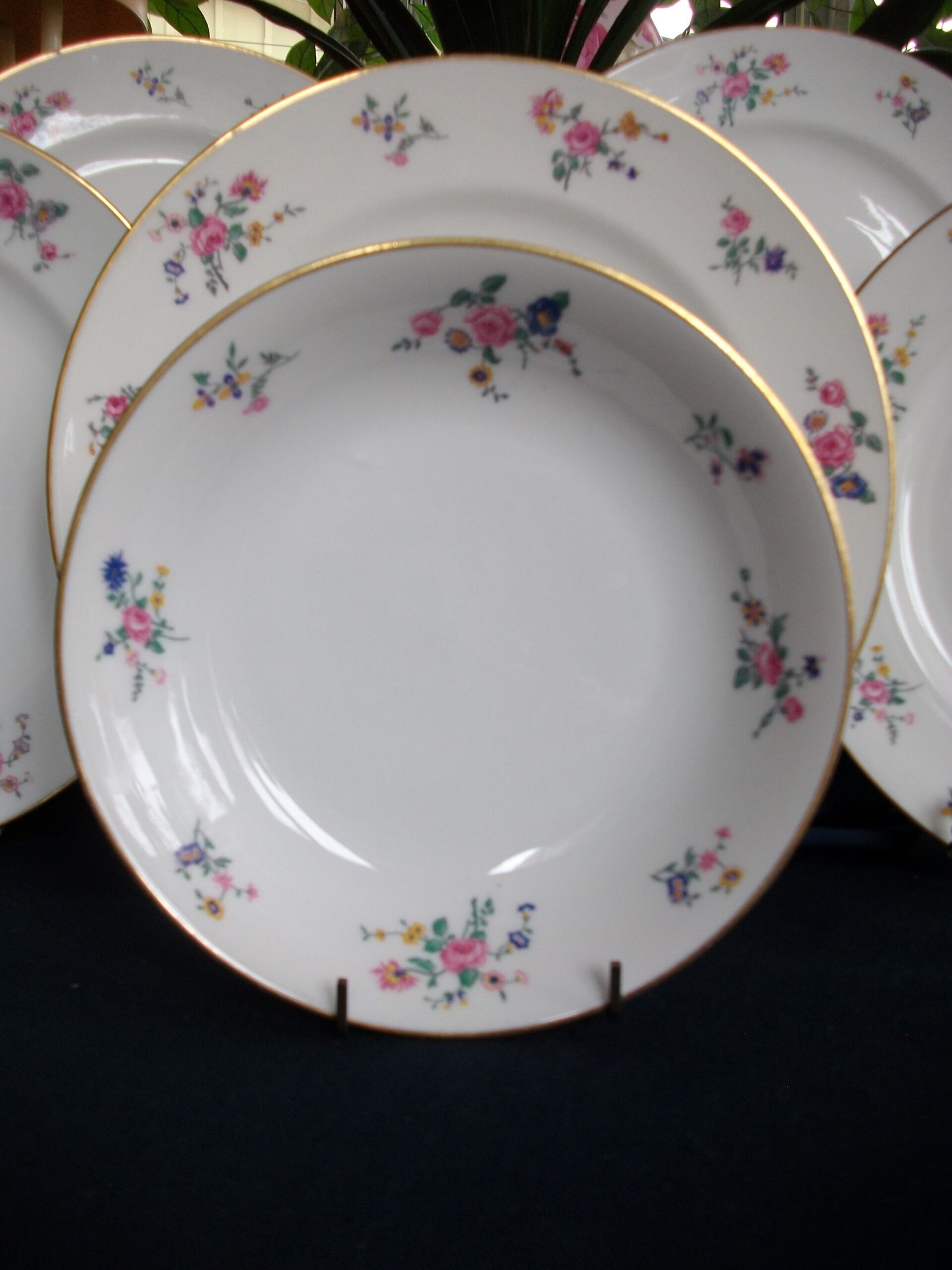 AHRENFELDT FLORAL SPRAY- COUPE SOUP BOWL