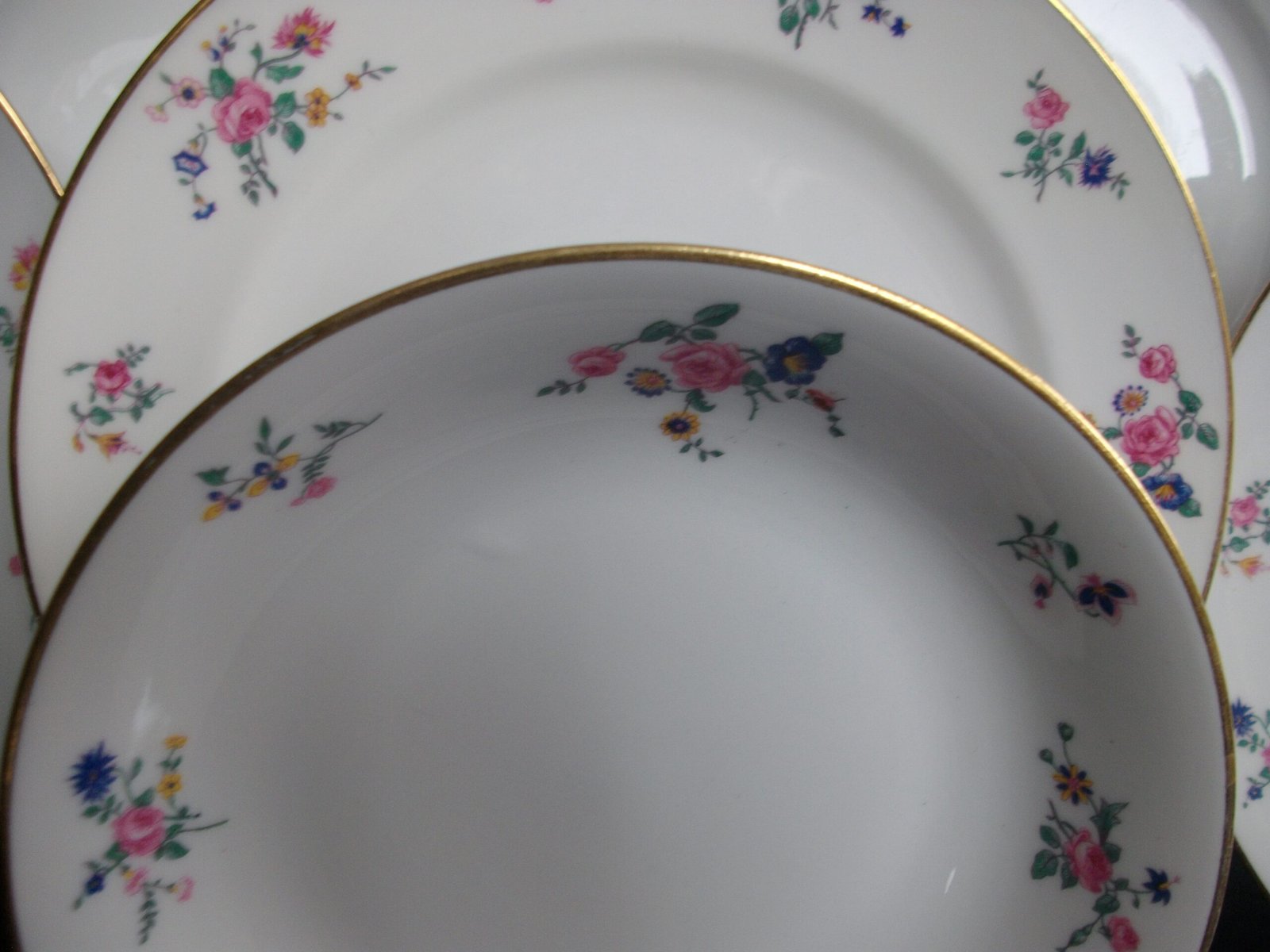 AHRENFELDT FLORAL SPRAY- COUPE SOUP BOWL