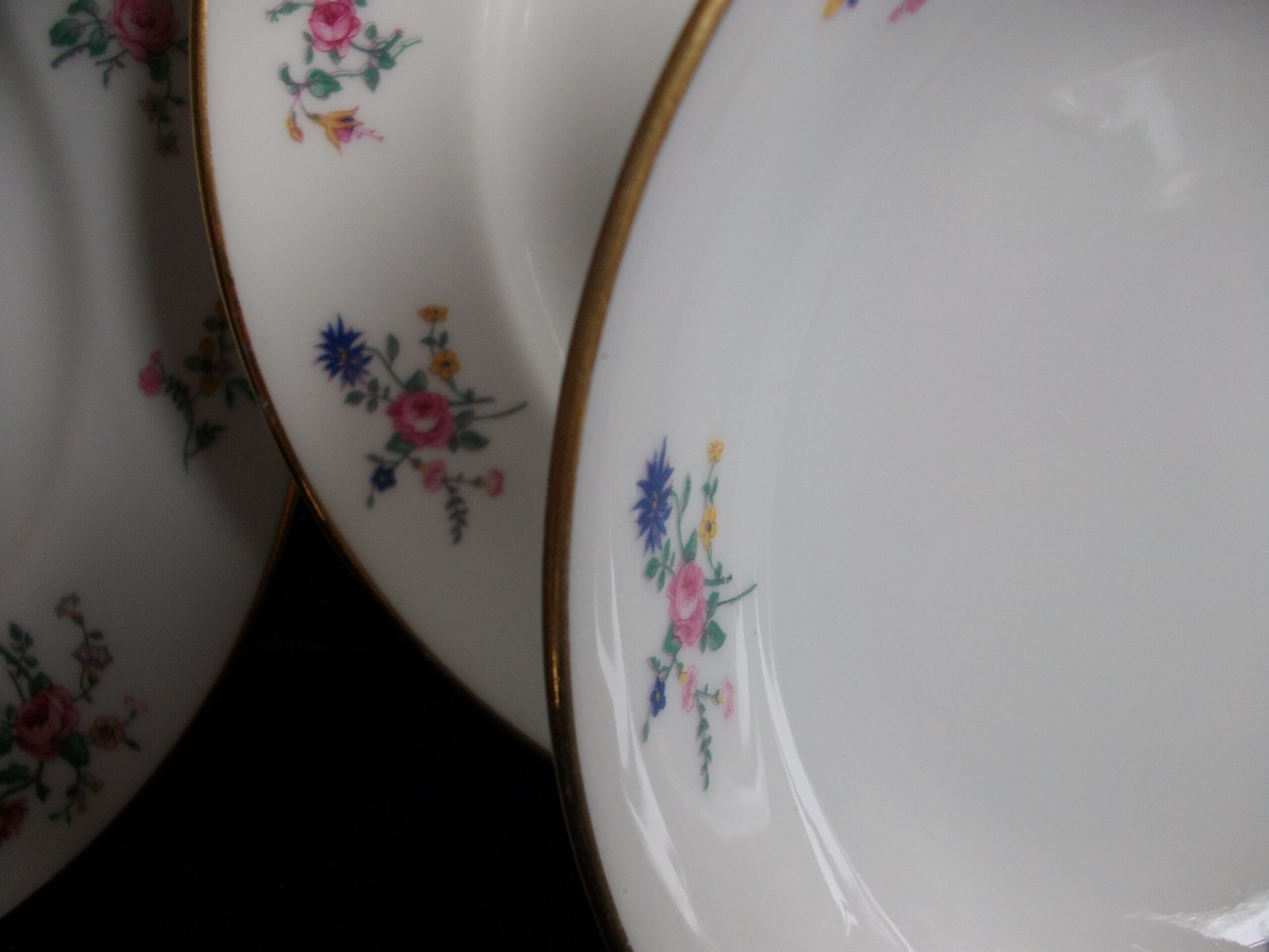 AHRENFELDT FLORAL SPRAY- COUPE SOUP BOWL