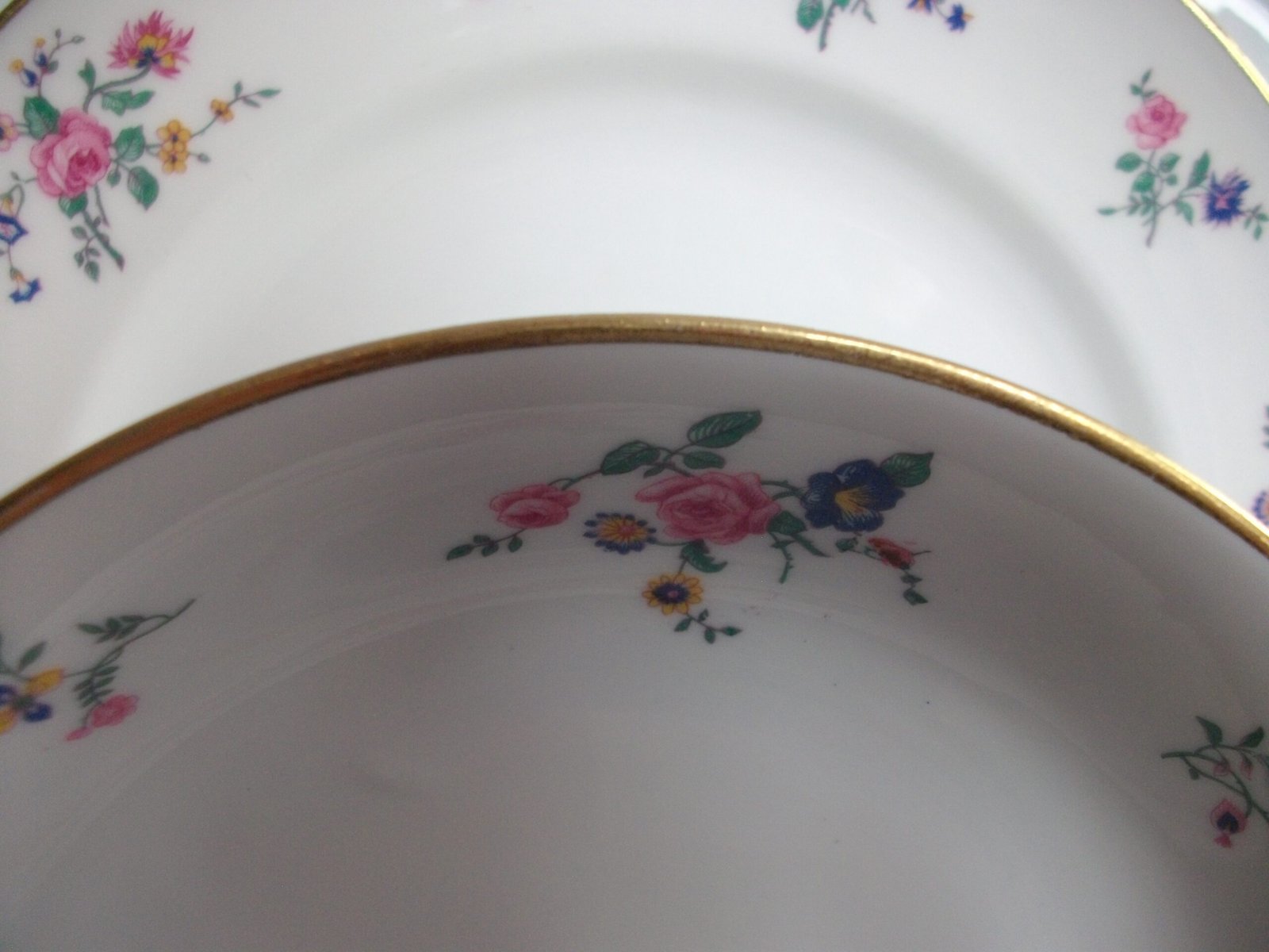AHRENFELDT FLORAL SPRAY- COUPE SOUP BOWL
