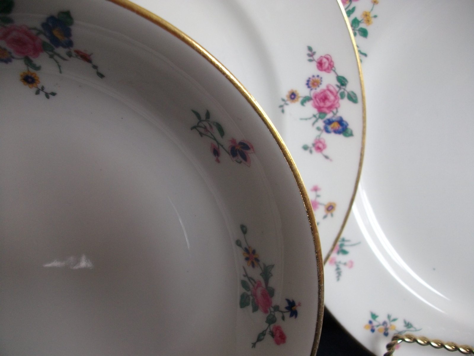 AHRENFELDT FLORAL SPRAY- COUPE SOUP BOWL