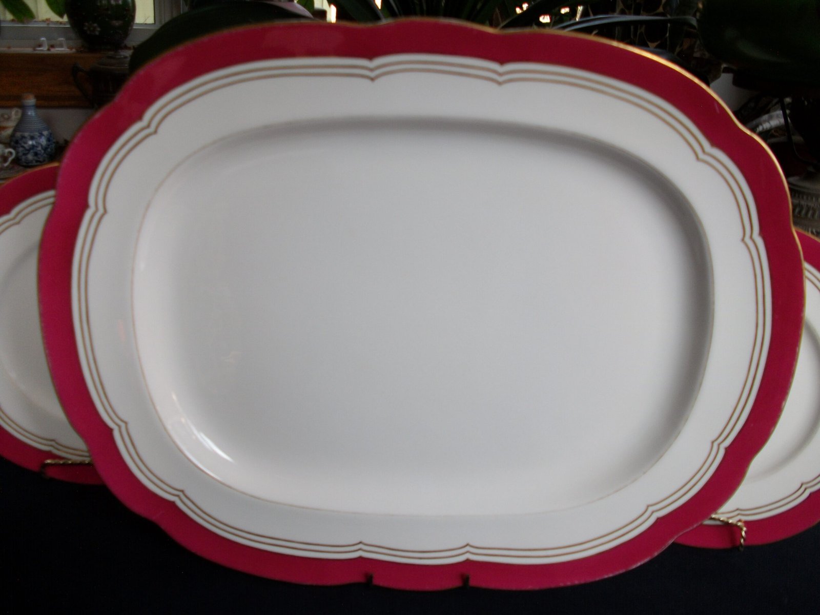 MINTON MAROON PLATTER 18 3/4"