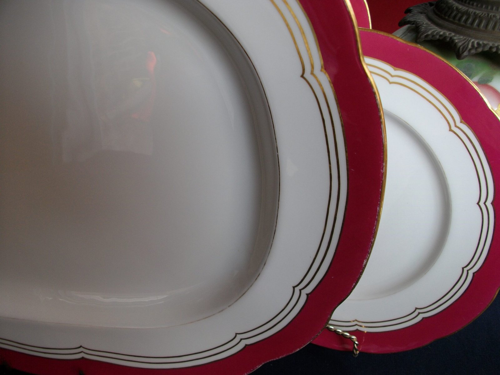 MINTON MAROON PLATTER 18 3/4"