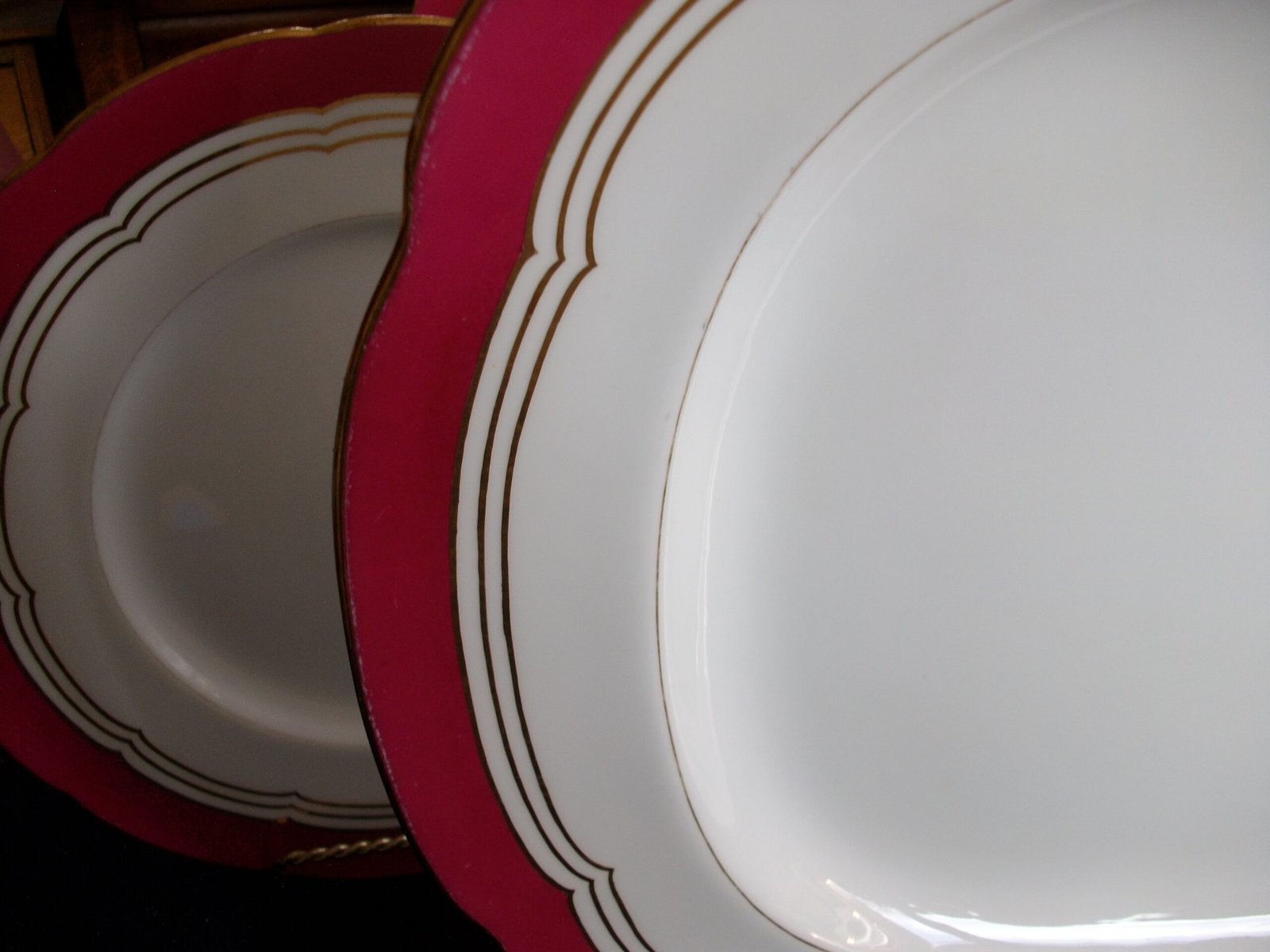 MINTON MAROON PLATTER 18 3/4"