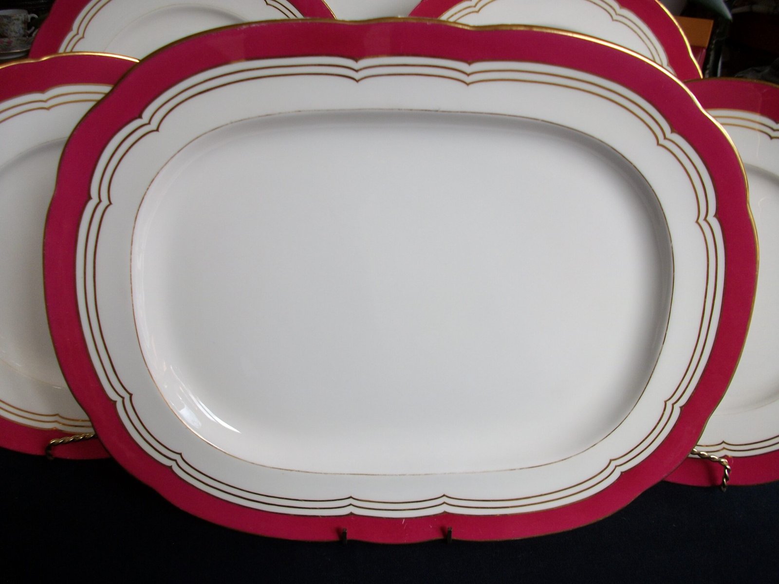 MINTON MAROON PLATTER 14 3/4"