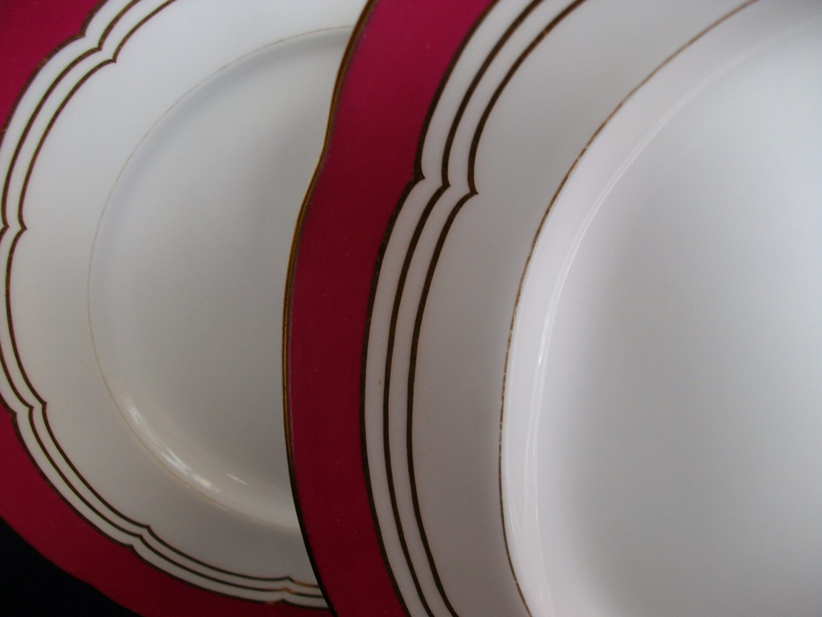 MINTON MAROON PLATTER 14 3/4"