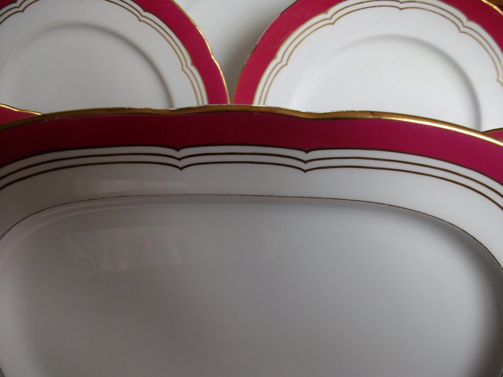 MINTON MAROON PLATTER 14 3/4"