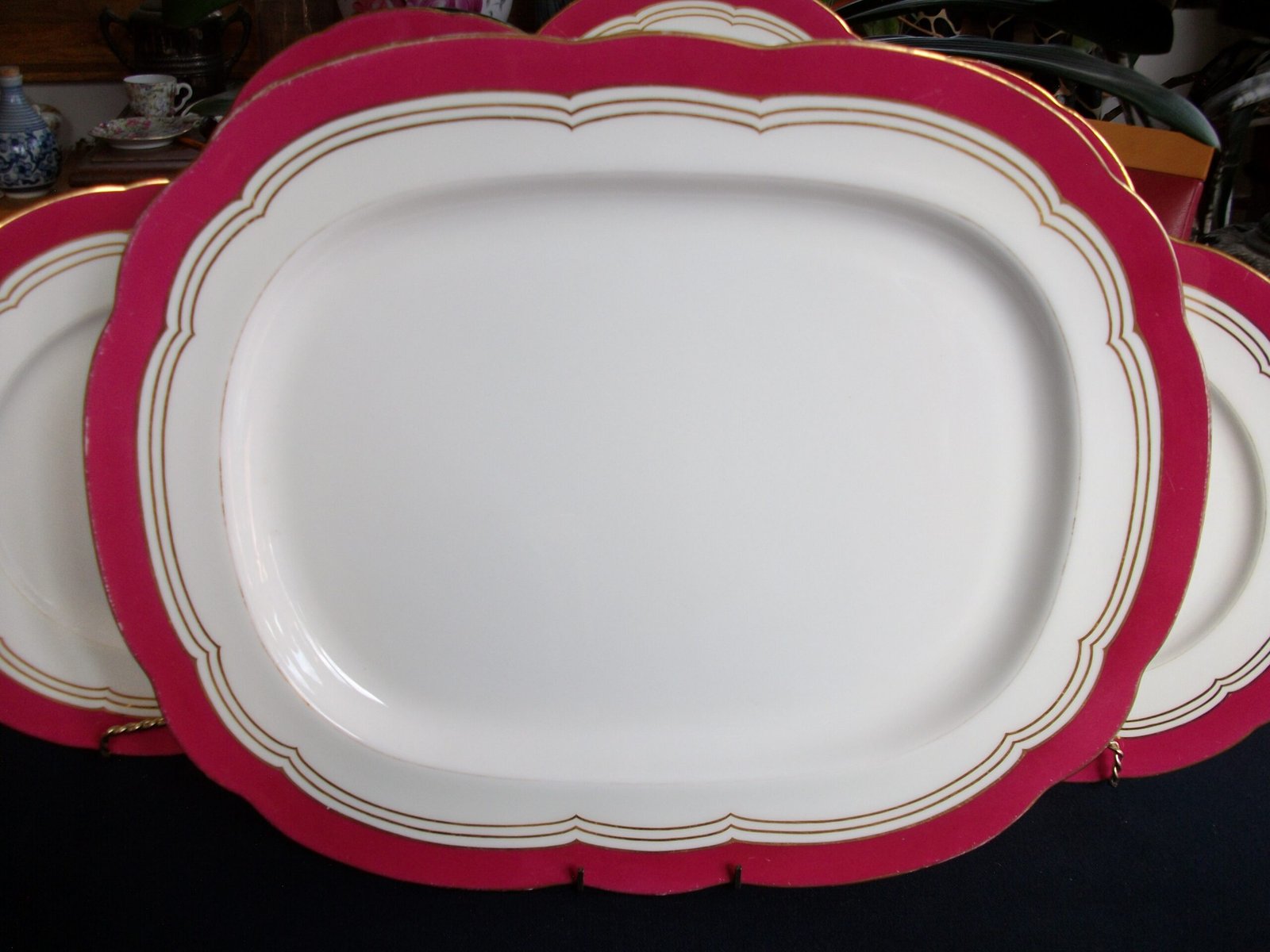 MINTON MAROON PLATTER 16 3/4"