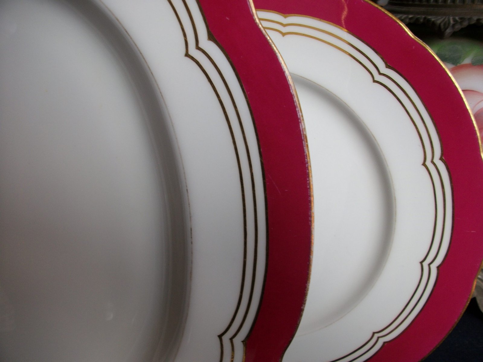 MINTON MAROON PLATTER 16 3/4"