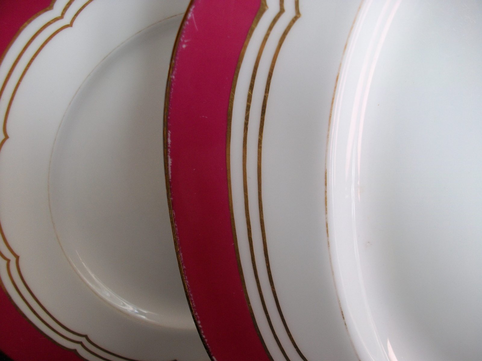 MINTON MAROON PLATTER 16 3/4"