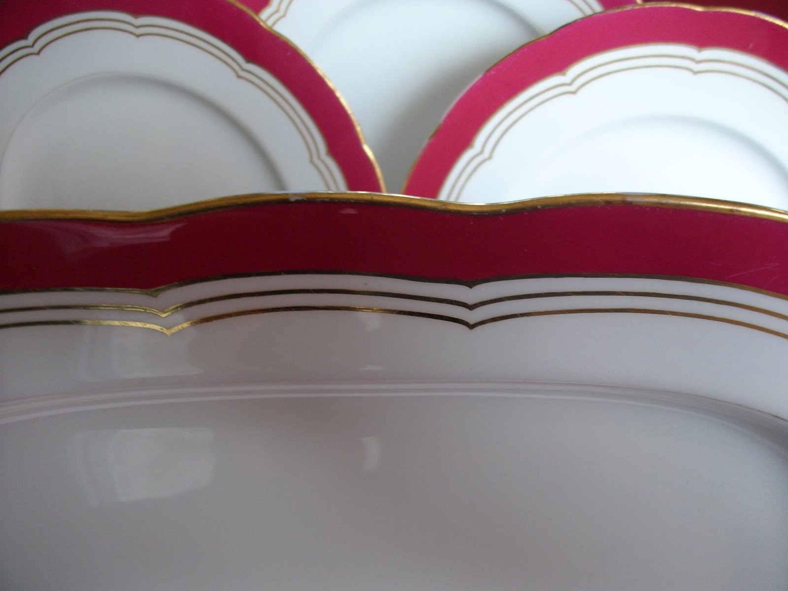 MINTON MAROON PLATTER 16 3/4"