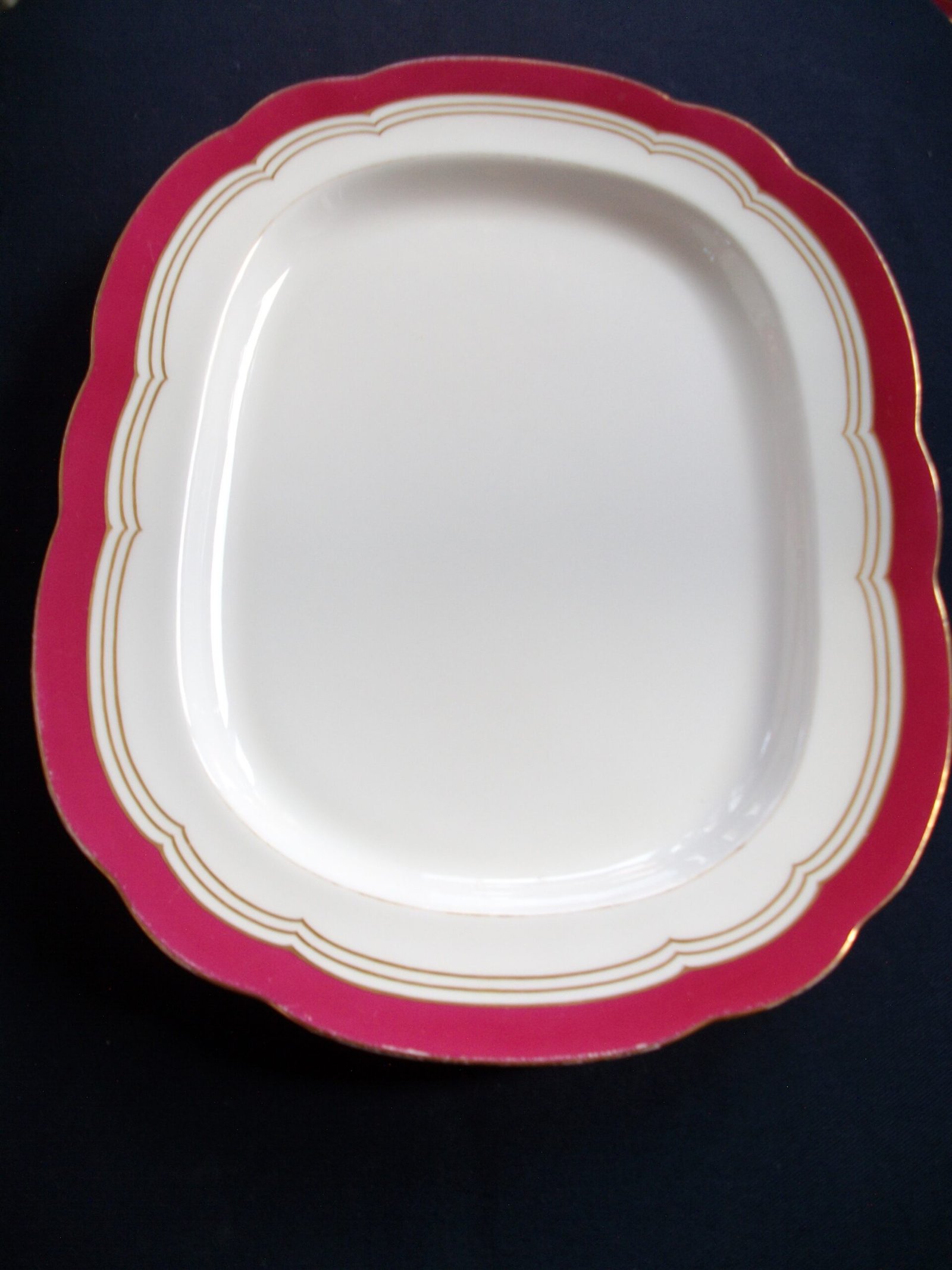 MINTON MAROON PLATTER 16 3/4"