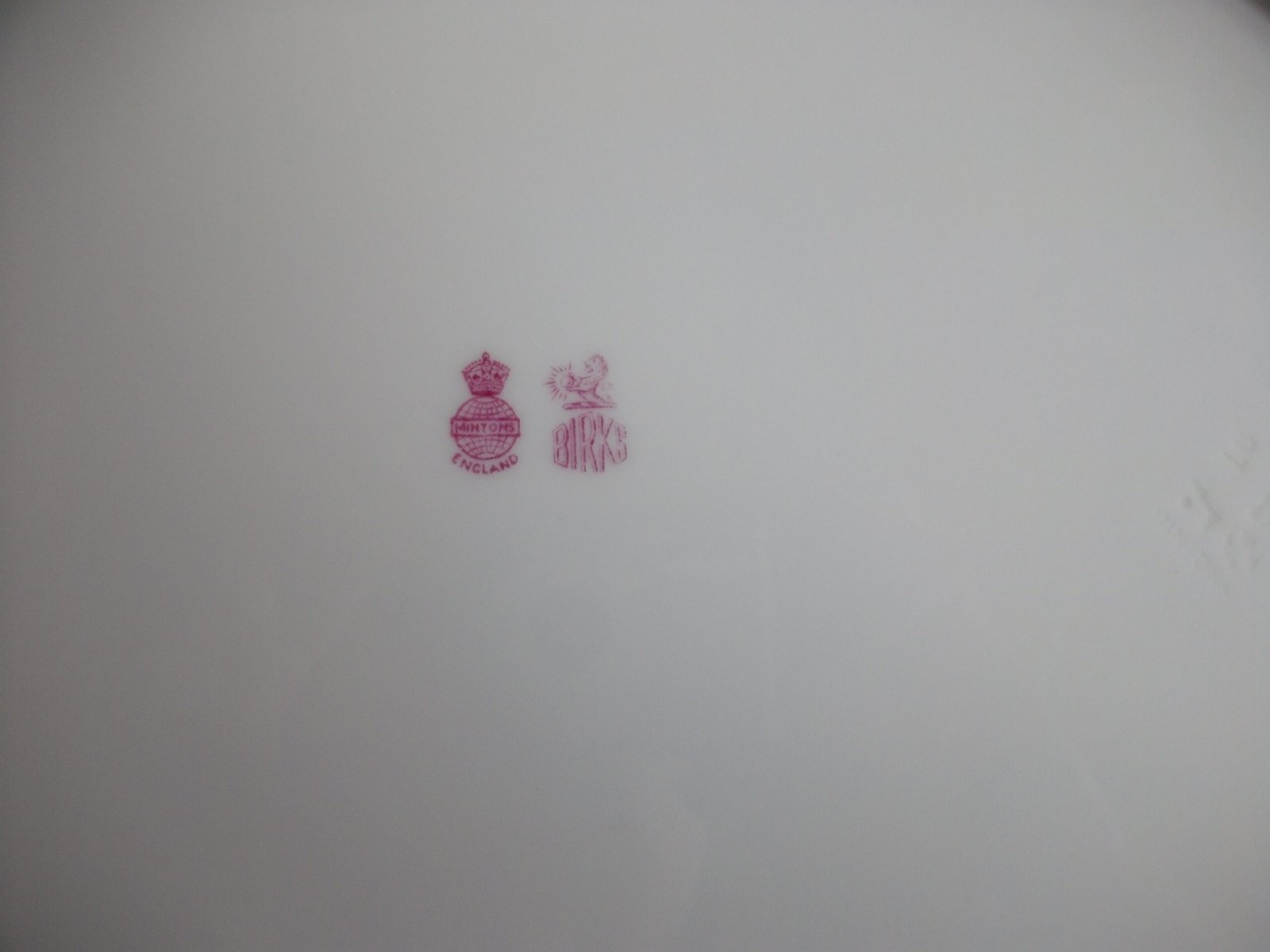 MINTON MAROON PLATTER 16 3/4"