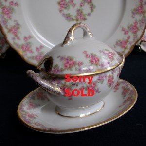 BRIDAL WREATH SAUCE BOAT