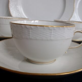 KPM NEUOSIER 05 TEA CUP & SAUCER