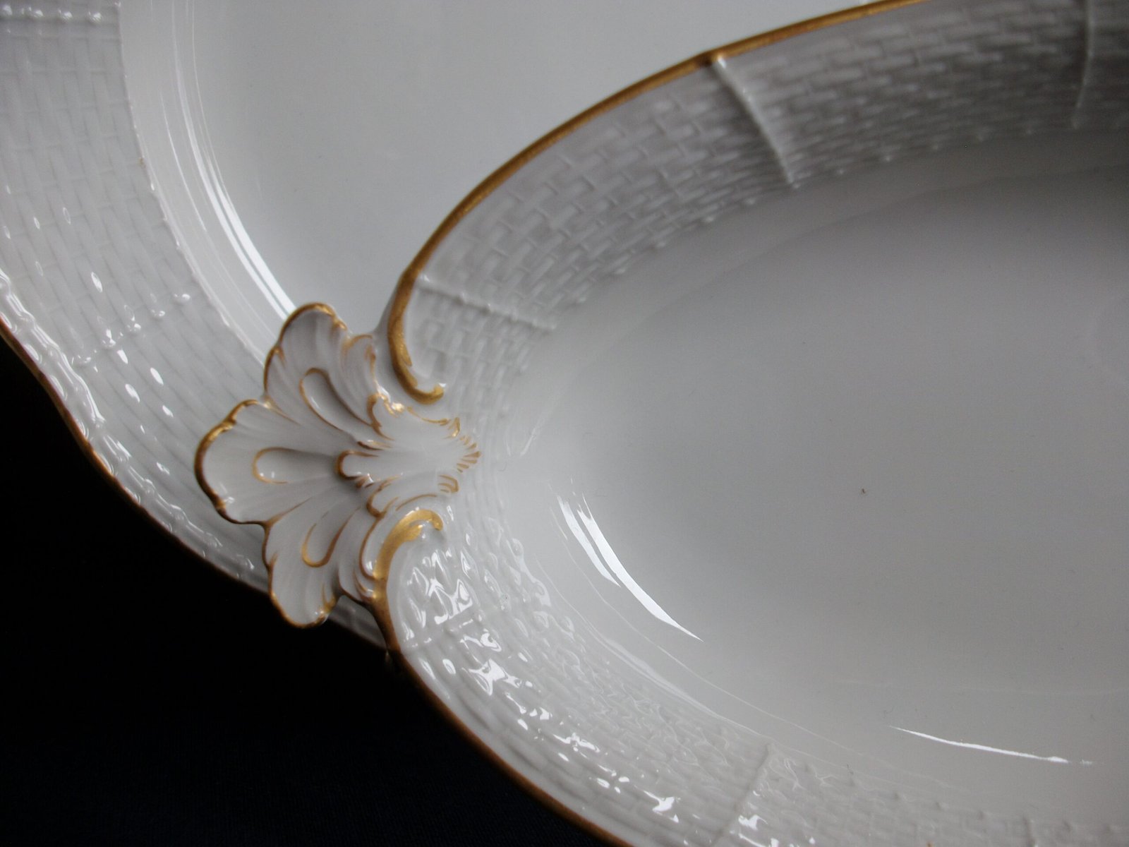 KPM NEUOSIER 05 OVAL HANDLED DISH
