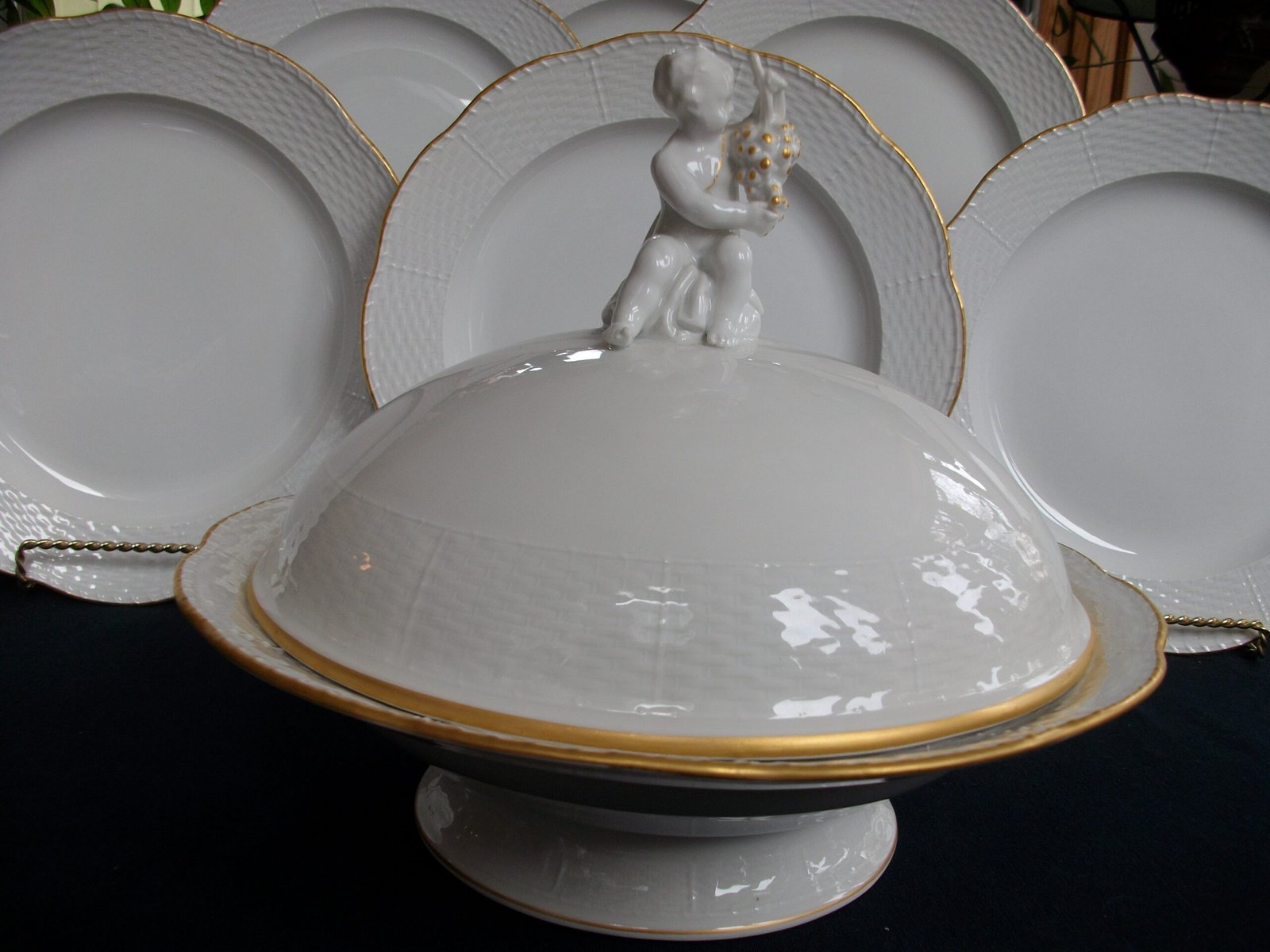 KPM NEUOSIER 05 COVERED SERVING BOWL