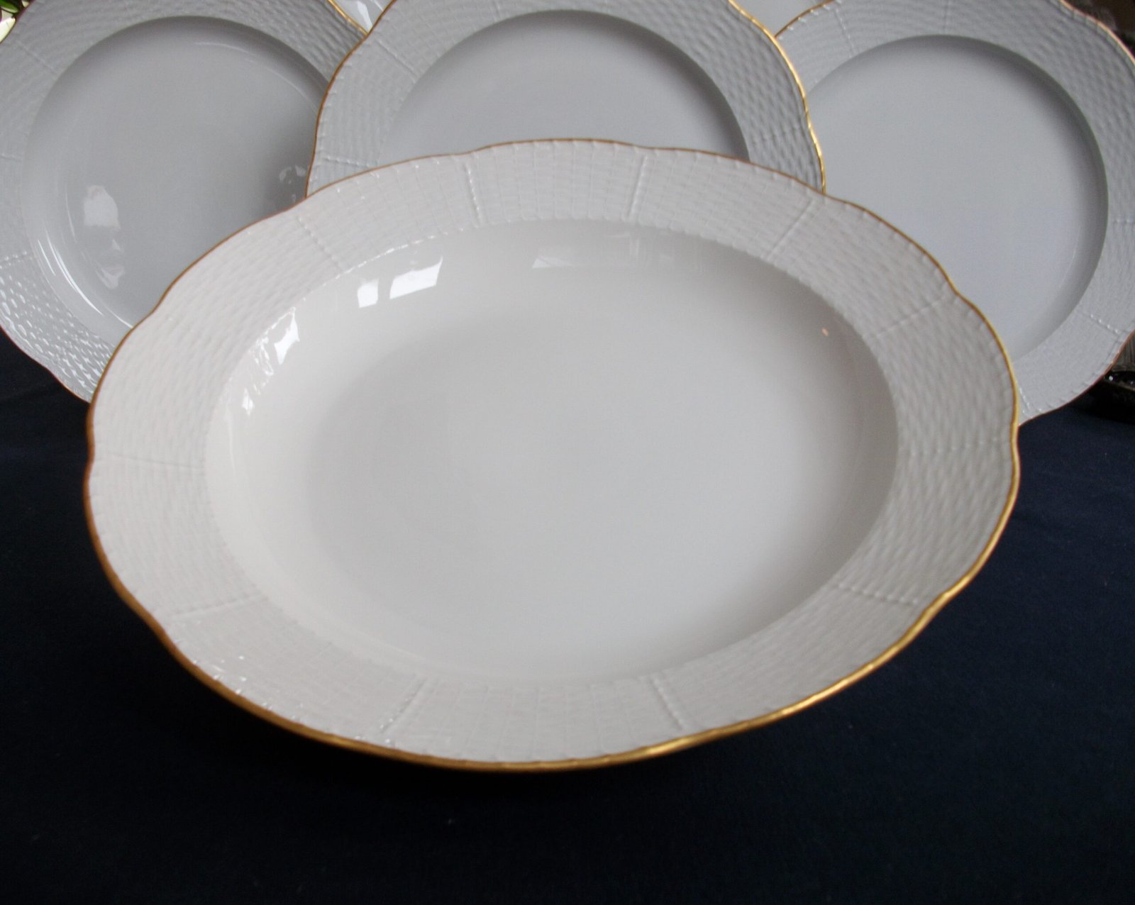 KPM NEUOSIER 05 ROUND SERVING BOWL