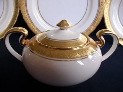 AYNSLEY #7761- COVERED SUGAR BOWL