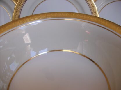 AYNSLEY #7761- ROUND SERVING BOWL