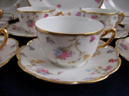 BAWO & DOTTER SCATTERED FLOWERS- CUP & SAUCER