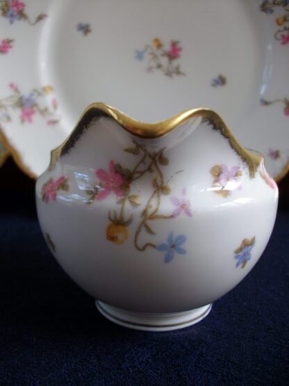 BAWO & DOTTER SCATTERED FLOWERS- CREAMER 6 oz