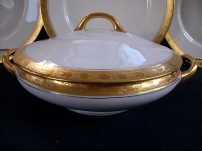 HUTSCHENREUTHER SELB BAVARIA- FAVORIT- ENCRUSTED GOLD BAND (c.1925-39) ROUND COVERED SERVING BOWL- EXCELLENT!
