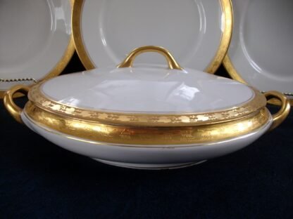 HUTSCHENREUTHER SELB BAVARIA- FAVORIT- ENCRUSTED GOLD BAND (c.1925-39) OVAL COVERED SERVING BOWL- EXCELLENT!