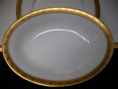 HUTSCHENREUTHER SELB BAVARIA- FAVORIT- ENCRUSTED GOLD BAND (c.1925-39) OVAL OPEN SERVING BOWL- EXCELLENT!