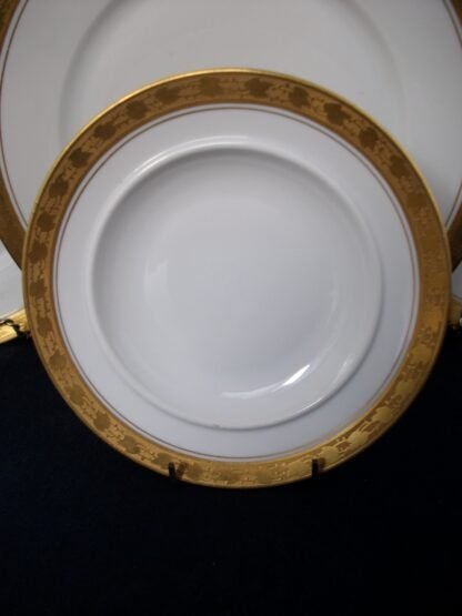 HUTSCHENREUTHER FAVORIT- SAUCER FOR ROUND COVERED BUTTER