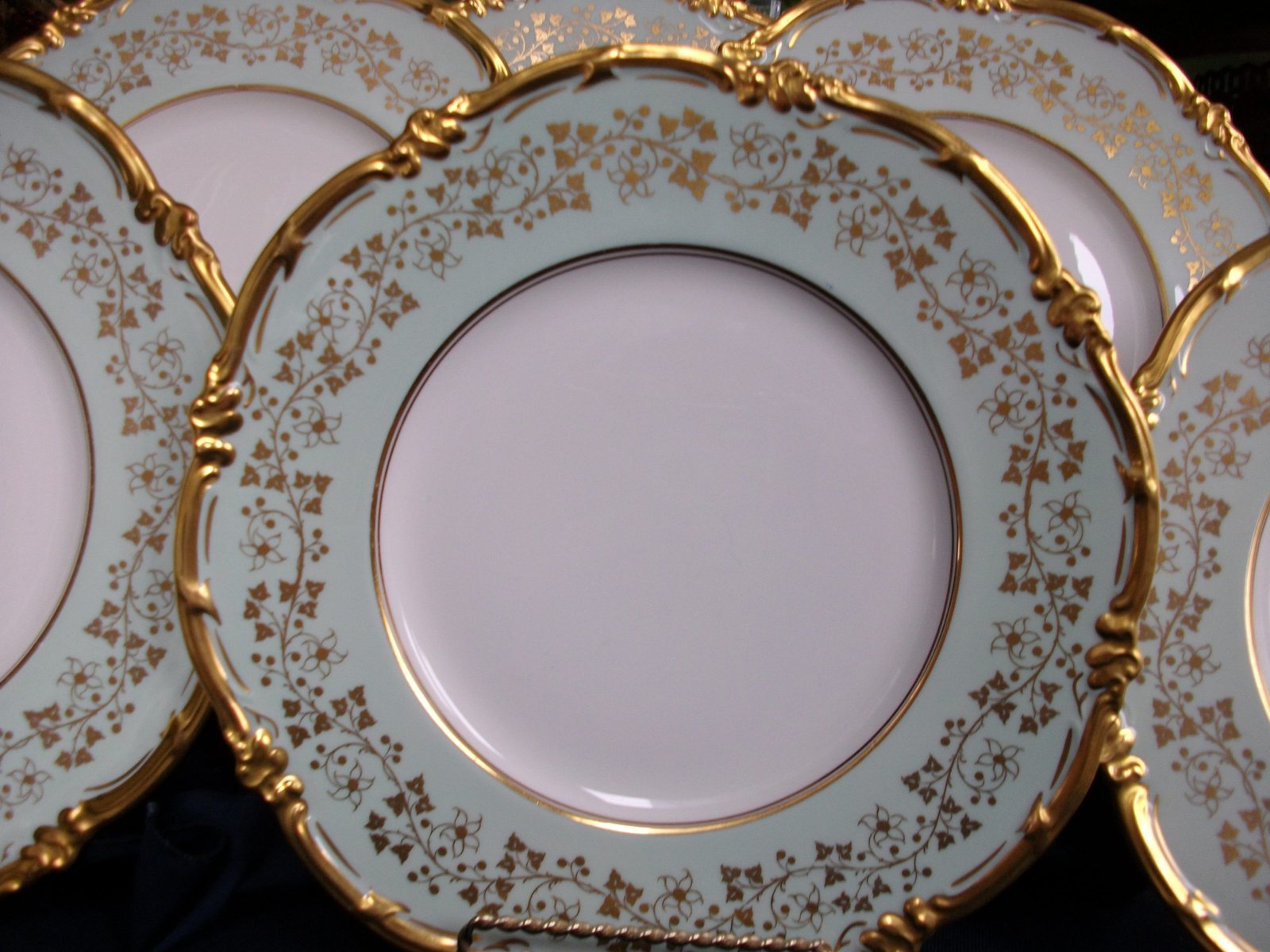 ROYAL CAULDON CONSORT GREEN- GOLD VINES & FLOWERS (c.1950-62) DINNER PLATE- EXCELLENT!!