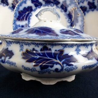 JOHNSON BROTHERS NORMANDY- FLOW BLUE (c.1913+) ROUND COVERED SERVING BOWL- EXCELLENT !! CRAZING TO BOWL
