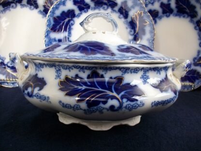 JOHNSON BROTHERS NORMANDY- FLOW BLUE (c.1913+) ROUND COVERED SERVING BOWL- EXCELLENT !! CRAZING TO BOWL