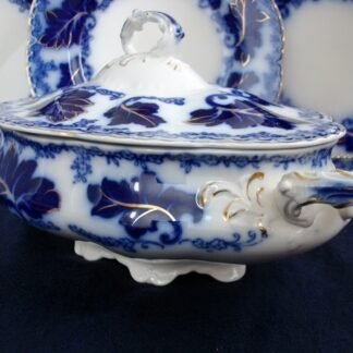 JOHNSON BROTHERS NORMANDY- FLOW BLUE (c.1913+) OVAL COVERED SERVING BOWL- EXCELLENT !! NO CRAZING !!