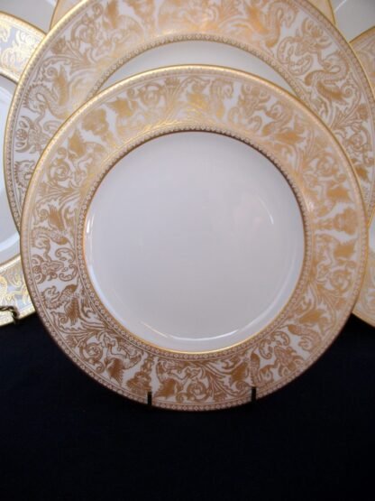 WEDGWOOD FLORENTINE GOLD #W4219 (c.1962-1986) SALAD PLATE- EXCELLENT!! MINT!! GILT!!