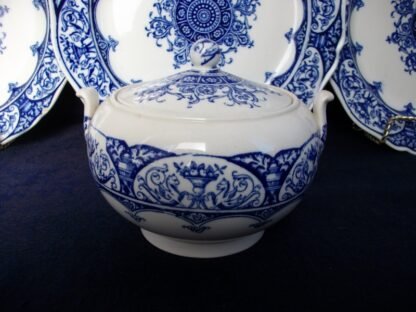WEDGWOOD QUEEN CHARLOTTE- BLUE & WHITE (c.1884+) COVERED SUGAR BOWL- RARE! GREAT!