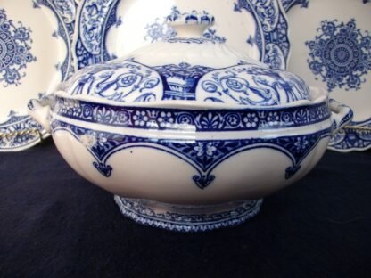 WEDGWOOD QUEEN CHARLOTTE- BLUE & WHITE (c.1884+) ROUND COVERED SERVING BOWL- RARE! EXCELLENT!