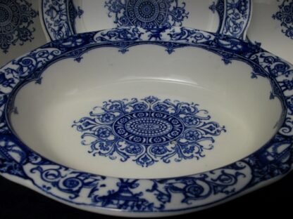 WEDGWOOD QUEEN CHARLOTTE- BLUE & WHITE (c.1884+) OVAL RIM SERVING BOWL 10"- RARE! EXCELLENT!