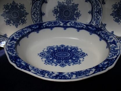 WEDGWOOD QUEEN CHARLOTTE- BLUE & WHITE (c.1884+) OVAL RIM SERVING BOWL 10 7/8"- RARE! EXCELLENT!
