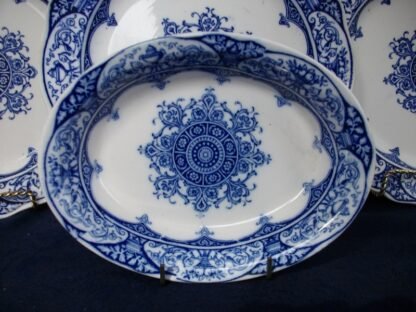 WEDGWOOD QUEEN CHARLOTTE- BLUE & WHITE (c.1884+) OVAL SERVING BOWL 7 3/4"- RARE! EXCELLENT!