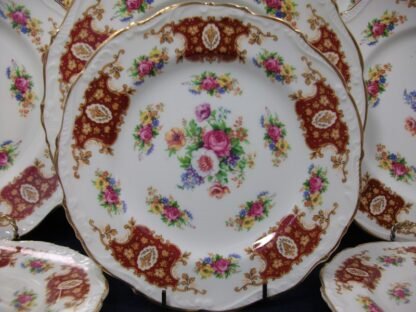 REGENCY, ENGLAND (GENUINE BONE CHINA) FLORAL SPRAYS, MAROON & TAN CARTOUCHE (c.1952) DESSERT/PIE PLATE 7 7/8"- SCALLOPED- EXCELLENT !! RARE !!