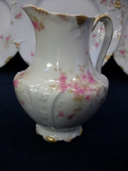 CHARLES FIELD HAVILAND/GERARD, DUFRAISSEIX & ABBOT (GDA) LIMOGES FRANCE-  WILD GERANIUM PINK (c.1900+)   CREAMER  8 OZ-  GOLD DAUBS-  EXCELLENT !!  RARE !!