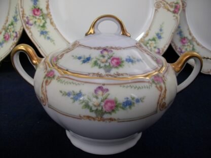 PAUL MULLER SELB BAVARIA (HUTSCHENRUETHER)  POMPADOUR-  FLORAL CARTOUCHES  (c.1917-28)  COVERED SUGAR BOWL-  EXCELLENT !!  RARE !!
