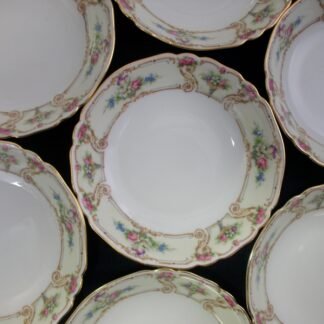 PAUL MULLER SELB BAVARIA (HUTSCHENRUETHER)  POMPADOUR-  FLORAL CARTOUCHES  (c.1917-28)  BERRY/DESSERT BOWL  5 1/4" -  EXCELLENT !!  RARE !!