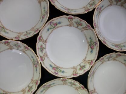 PAUL MULLER SELB BAVARIA (HUTSCHENRUETHER)  POMPADOUR-  FLORAL CARTOUCHES  (c.1917-28)  BERRY/DESSERT BOWL  5 1/4" -  EXCELLENT !!  RARE !!