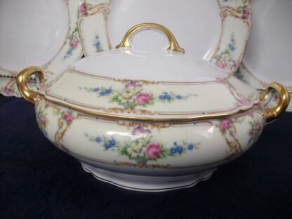 PAUL MULLER SELB BAVARIA (HUTSCHENRUETHER)  POMPADOUR-  FLORAL CARTOUCHES  (c.1917-28)  COVERED SERVING BOWL-  EXCELLENT !!  RARE !!