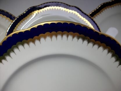 COALPORT SPEARPOINT COBALT #866 (c.1922)- DINNER PLATE 10 1/2"- SCALLOPED !! EXCELLENT !!
